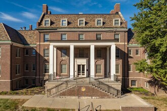 Hawthorn Hill Apartments in Des Moines, IA - Building Photo - Building Photo