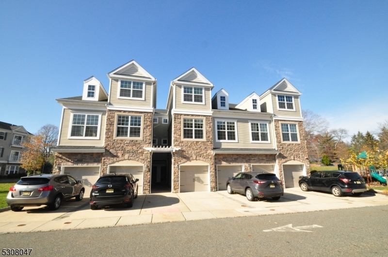 104 Welsh Pl in Morris Plains, NJ - Building Photo