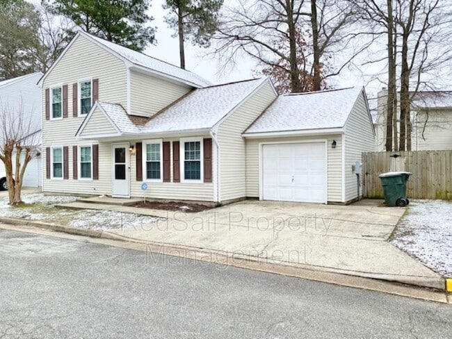 200 S Hunt Club Run in Newport News, VA - Building Photo - Building Photo