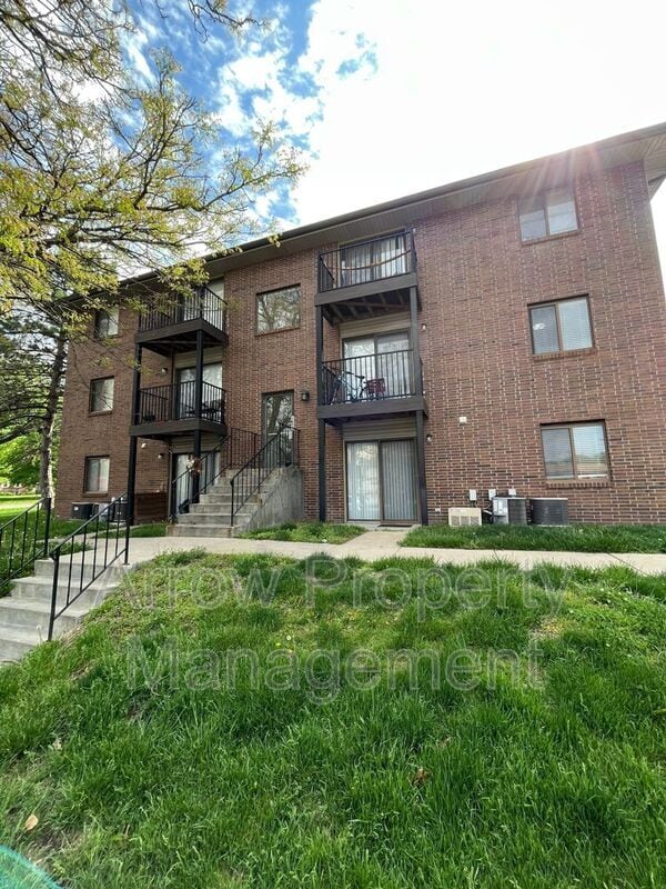 property at 3405 Holdrege St