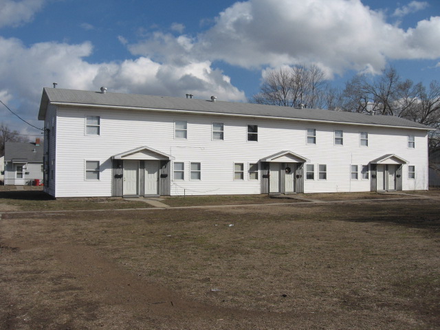 612-622 North Dr in East Alton, IL - Building Photo