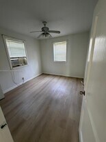 319 Tyler St in Hollywood, FL - Building Photo