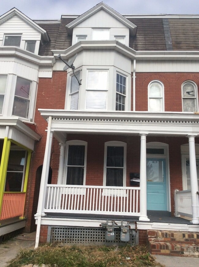property at 819 W Locust St