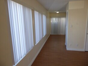 214 Melrose Dr, Unit 214 in Oxnard, CA - Foto de edificio - Building Photo