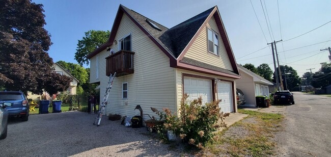 property at 323 W Twelfth St