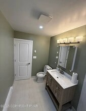 8911 Little John Dr, Unit 2 in Kunkletown, PA - Foto de edificio - Building Photo