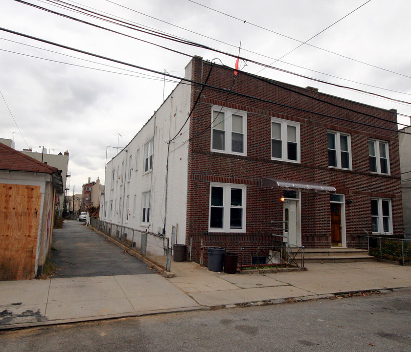 19-24 22nd Dr in Astoria, NY - Building Photo