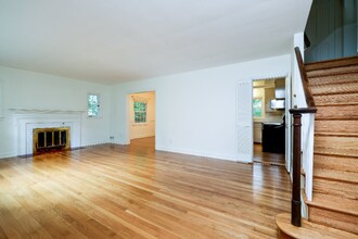 316 Forest Dr in Falls Church, VA - Building Photo - Building Photo