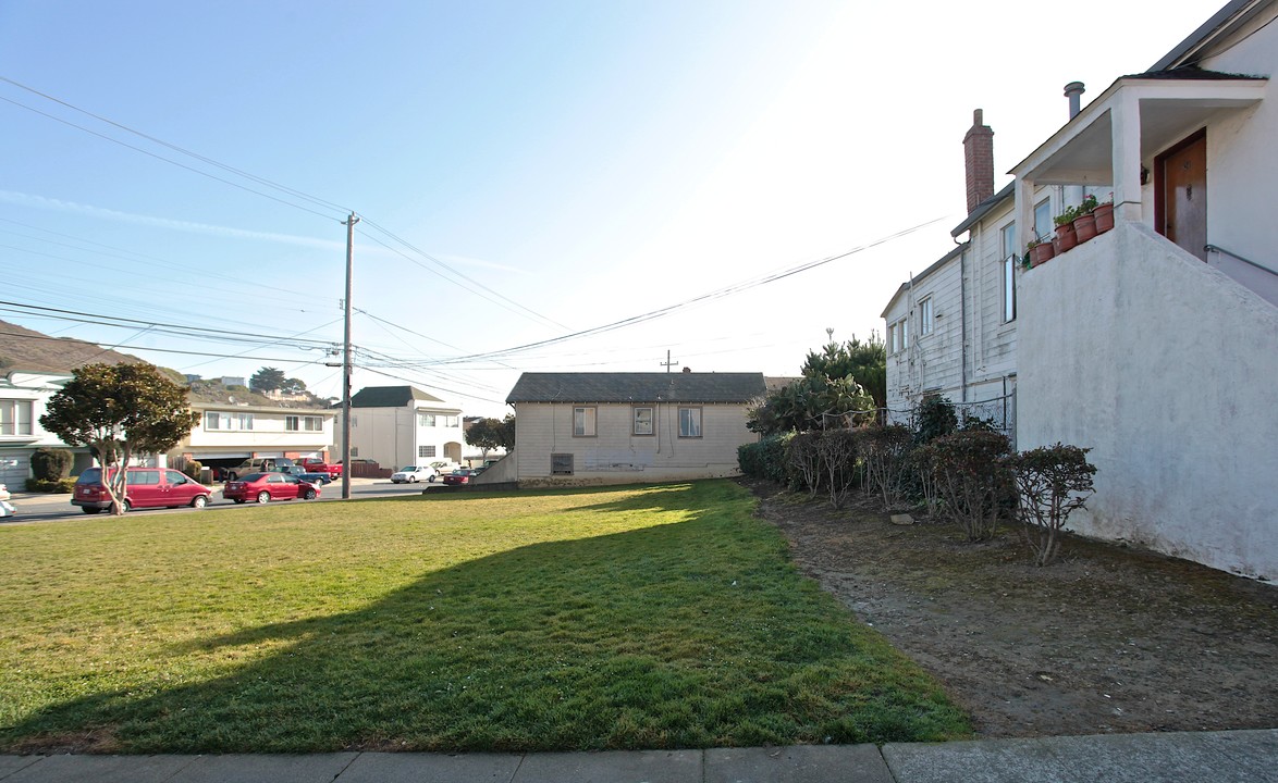 239 Armour Ave in South San Francisco, CA - Foto de edificio