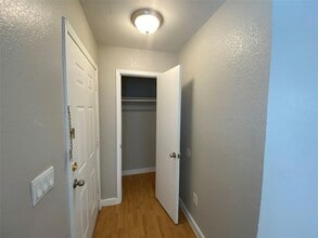 701 W Sycamore St, Unit 203 in Denton, TX - Building Photo - Building Photo