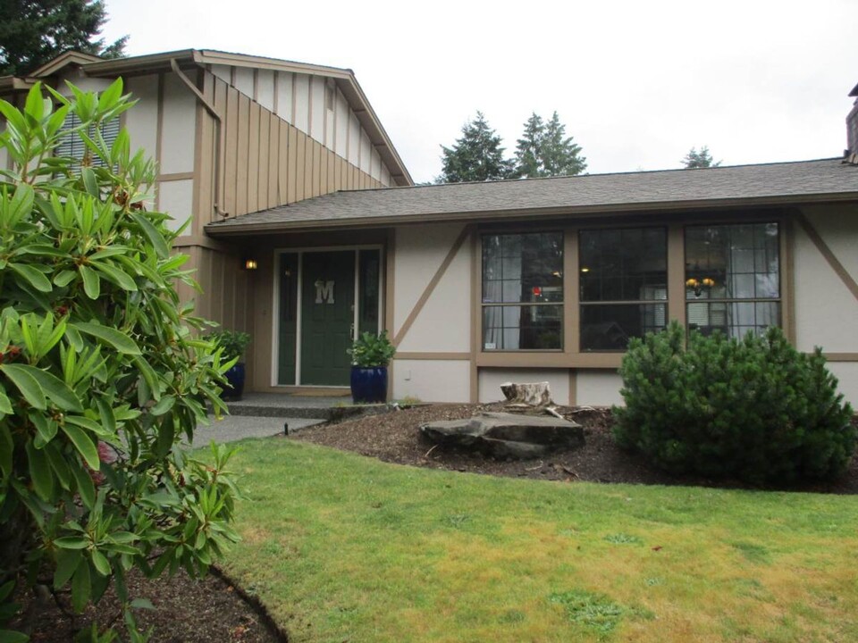 5513 70th Ave W in Tacoma, WA - Building Photo