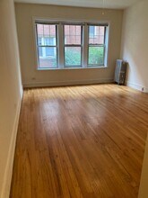 7502 N Hoyne Ave, Unit 10-3 in Chicago, IL - Foto de edificio - Building Photo