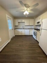 30 Center St in Highland Falls, NY - Building Photo