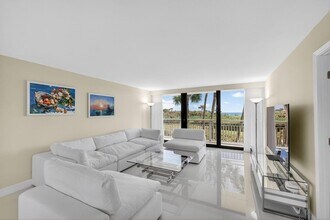 3000 N Ocean Dr, Unit 2F in Riviera Beach, FL - Foto de edificio - Building Photo