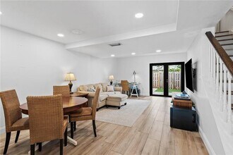 247 City View Dr in Fort Lauderdale, FL - Building Photo - Building Photo