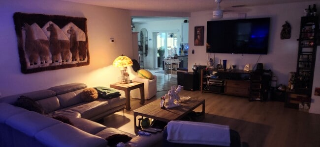 4540 SW 24th St in Fort Lauderdale, FL - Building Photo - Building Photo