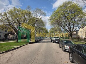 8749 S Wabash Ave in Chicago, IL - Building Photo - Building Photo