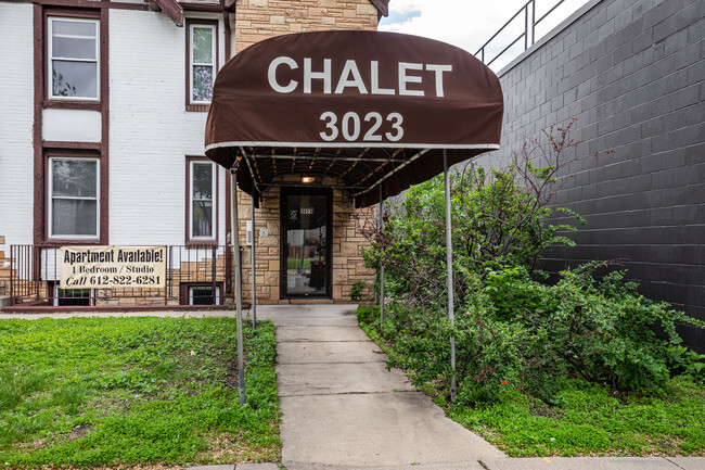 The Chalet in Minneapolis, MN - Foto de edificio - Building Photo