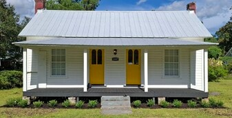 14847 NE 142nd St in Waldo, FL - Building Photo