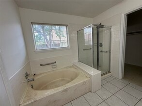 14202 Misty Knoll Ct in Houston, TX - Building Photo - Building Photo
