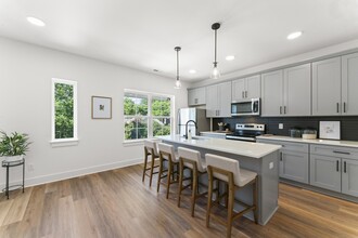 700 N Dupont Ave, Unit 404 in Nashville, TN - Building Photo - Building Photo
