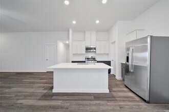 141 County Rd 5102B in Cleveland, TX - Building Photo - Building Photo