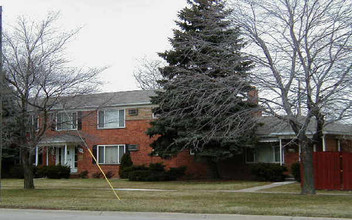 24106-24276 Ann Arbor Trl in Dearborn Heights, MI - Foto de edificio - Building Photo