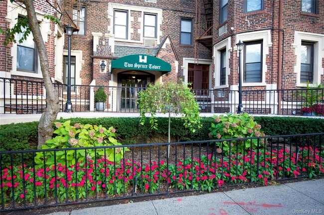property at 2 Spruce St