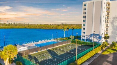 9397 Midnight Pass Rd in Sarasota, FL - Building Photo - Building Photo