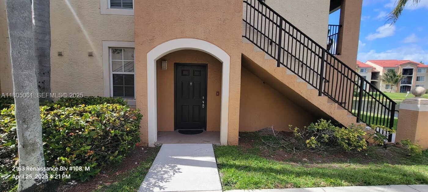 2163 Renaissance Blvd in Miramar, FL - Foto de edificio