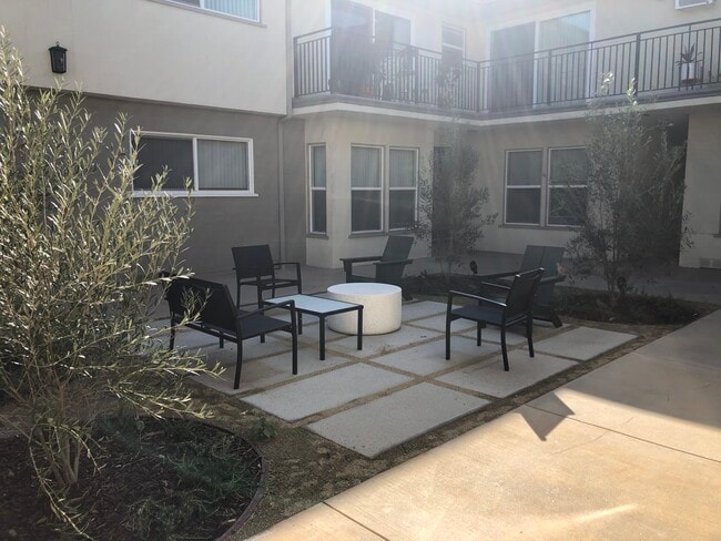 Palms Apartments in Los Angeles, CA - Building Photo - Building Photo