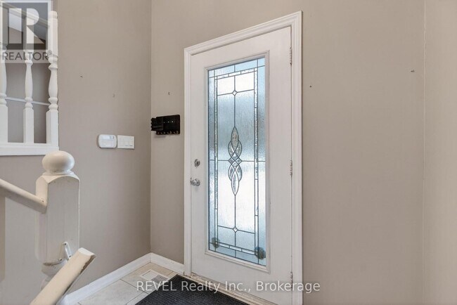 6166 Wildrose Crescent in Niagara Falls, ON - Building Photo - Building Photo