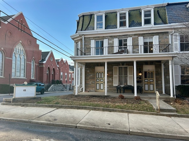 48 S Church St in Waynesboro, PA - Foto de edificio