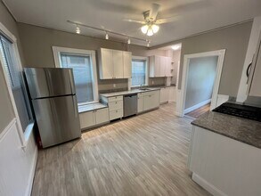 51 Ibbetson St, Unit #2 in Somerville, MA - Foto de edificio - Building Photo