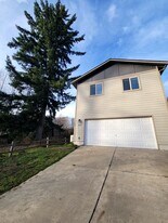 3501 SE Property Ct in Port Orchard, WA - Building Photo