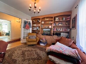 9 Kenwood St, Unit 1 in Brookline, MA - Foto de edificio - Building Photo