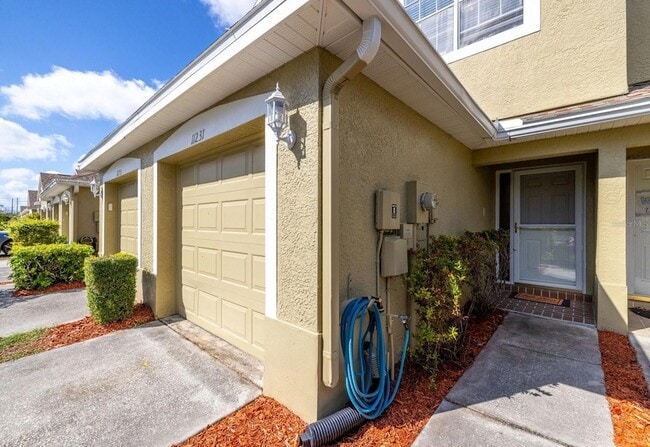 11231 Kapok Grand Cir in St. Petersburg, FL - Building Photo - Building Photo