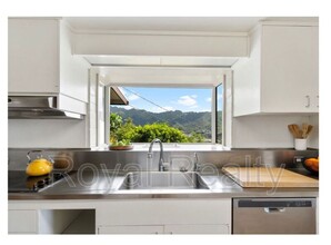 2839 Puuhonua St in Honolulu, HI - Building Photo - Building Photo
