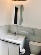 449 Swallow Dr, Unit 17 in Miami Springs, FL - Building Photo - Building Photo