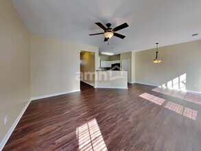 5 Red Bark Ct in Taylors, SC - Foto de edificio - Building Photo