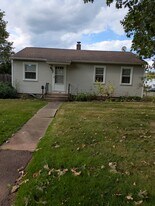 53 Fairview Dr in Berlin, CT - Building Photo