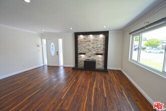 23701 Bessemer St in Los Angeles, CA - Building Photo - Building Photo