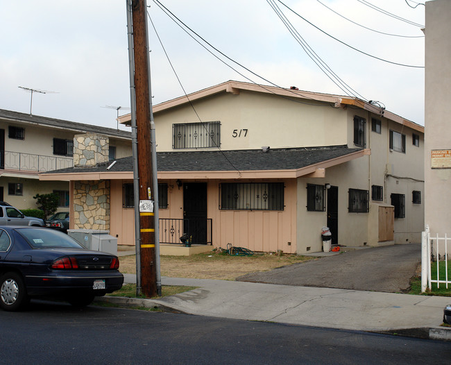 517 Venice Way in Inglewood, CA - Foto de edificio - Building Photo