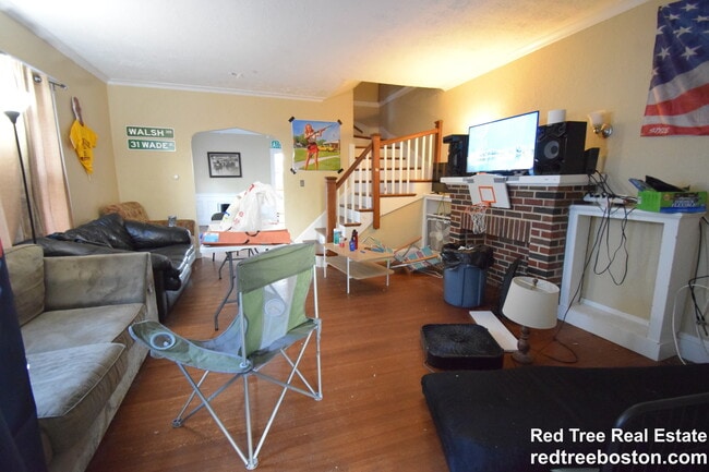 31 Wade St, Unit LEFT in Boston, MA - Building Photo - Building Photo