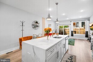 1924 N 6th St in Philadelphia, PA - Building Photo