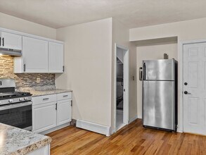 16 Newbury St, Unit 1 in Somerville, MA - Foto de edificio - Building Photo
