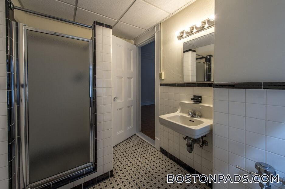 62 Boylston St in Boston, MA - Building Photo