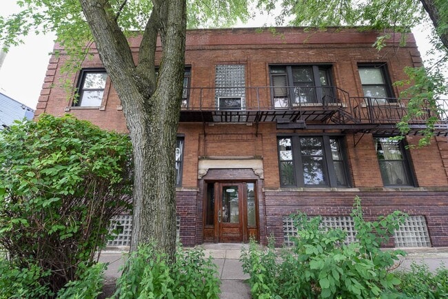 2821 W Shakespeare Ave