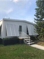 21501 NW 7th St in Pembroke Pines, FL - Building Photo