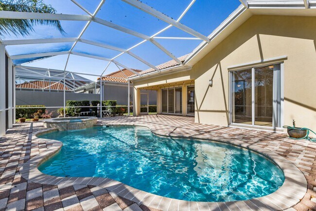 3928 Valentia Way in Naples, FL - Building Photo - Building Photo